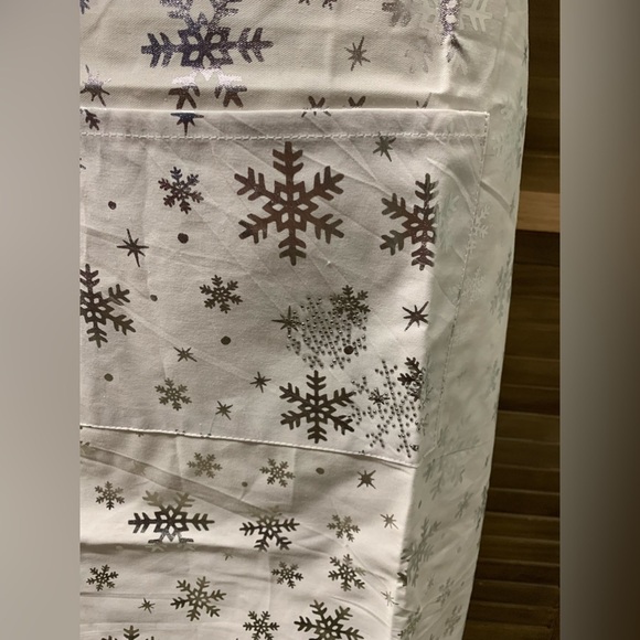 NWT Robert Stanley White Metallic Silver Snowflake Kitchen Apron Christmas Gift - Picture 3 of 5